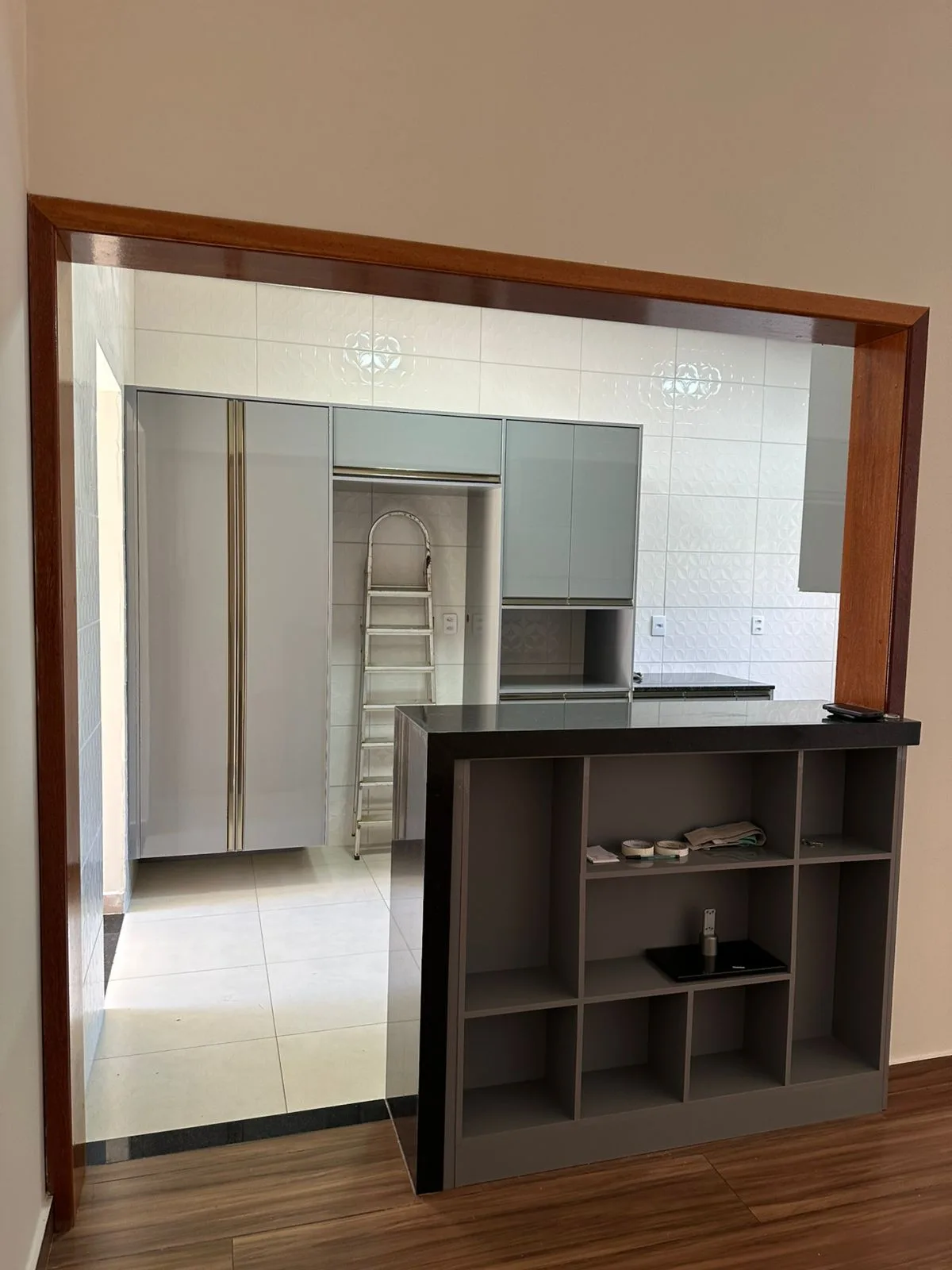 CASA 2 QUARTOS COM SUÍTE SEMI-MOBILIADA