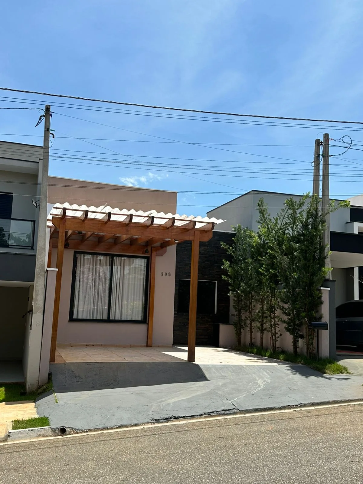 CASA 2 QUARTOS COM SUÍTE SEMI-MOBILIADA