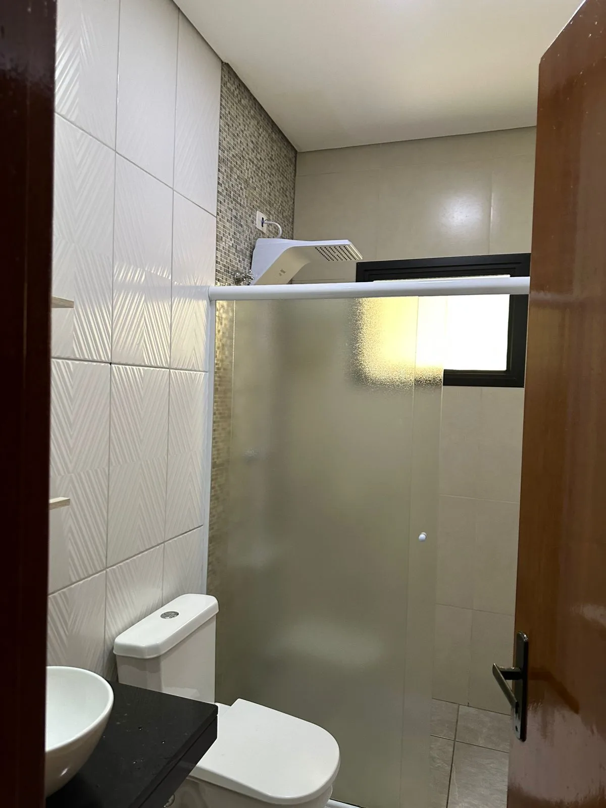 CASA 2 QUARTOS COM SUÍTE SEMI-MOBILIADA