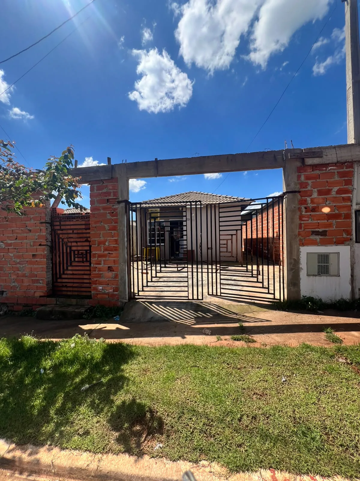 CASA SEMI-MOBILIADA