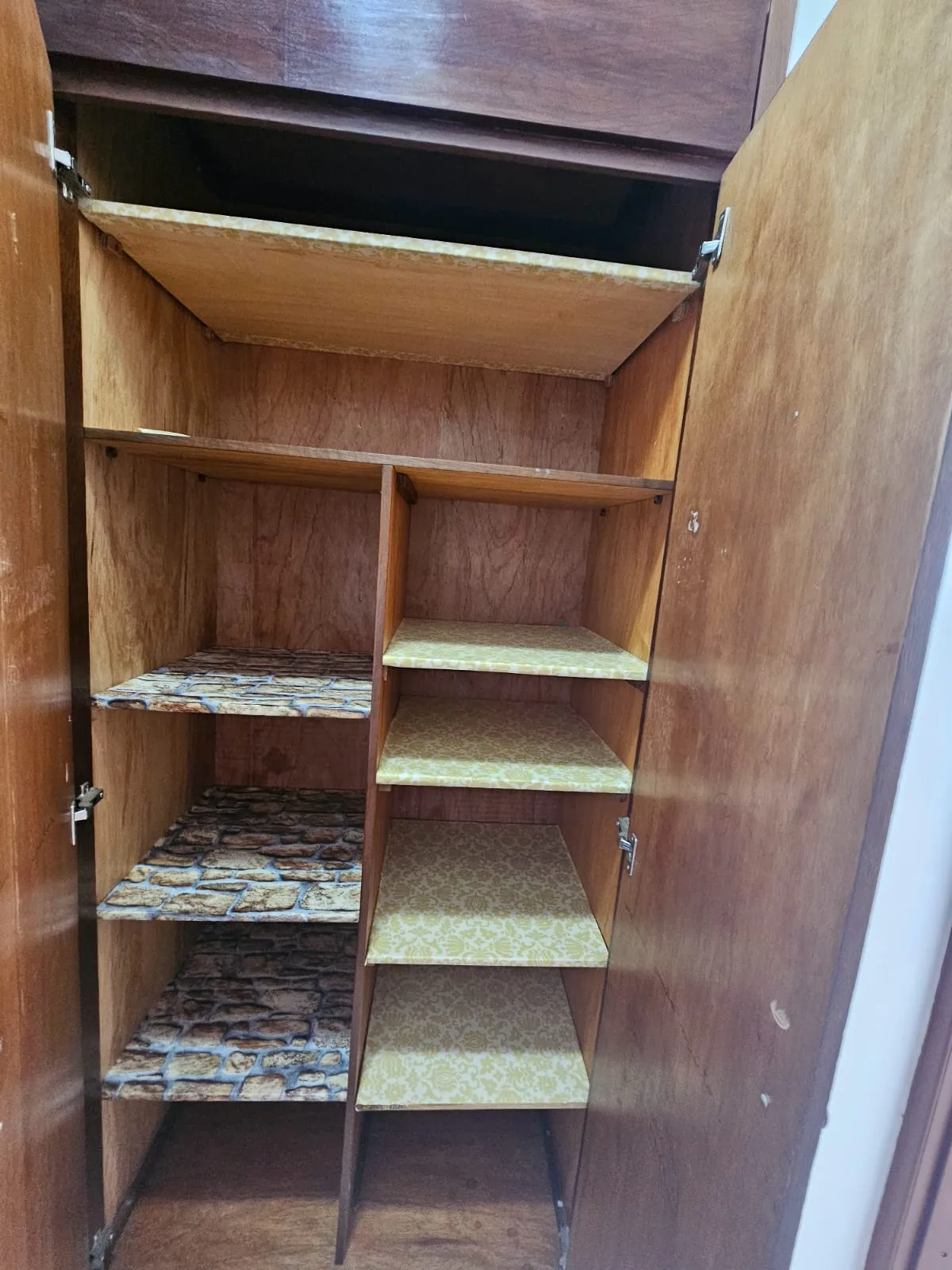 CASA DE 3 QUARTOS COM EDÍCULA SEMI-MOBILIADA