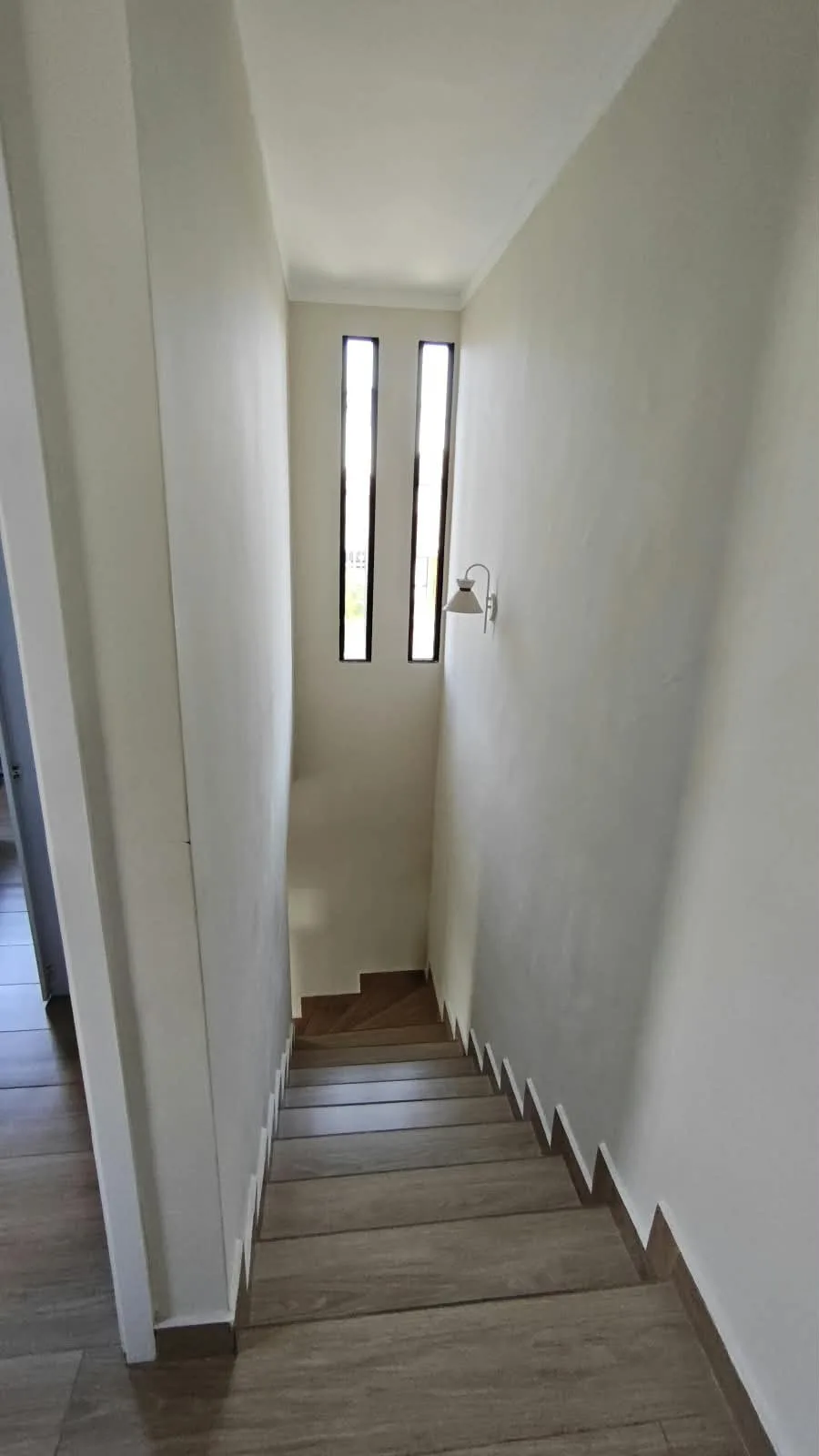 CASA MOBILIADA EM CONDOMÍNIO FECHADO