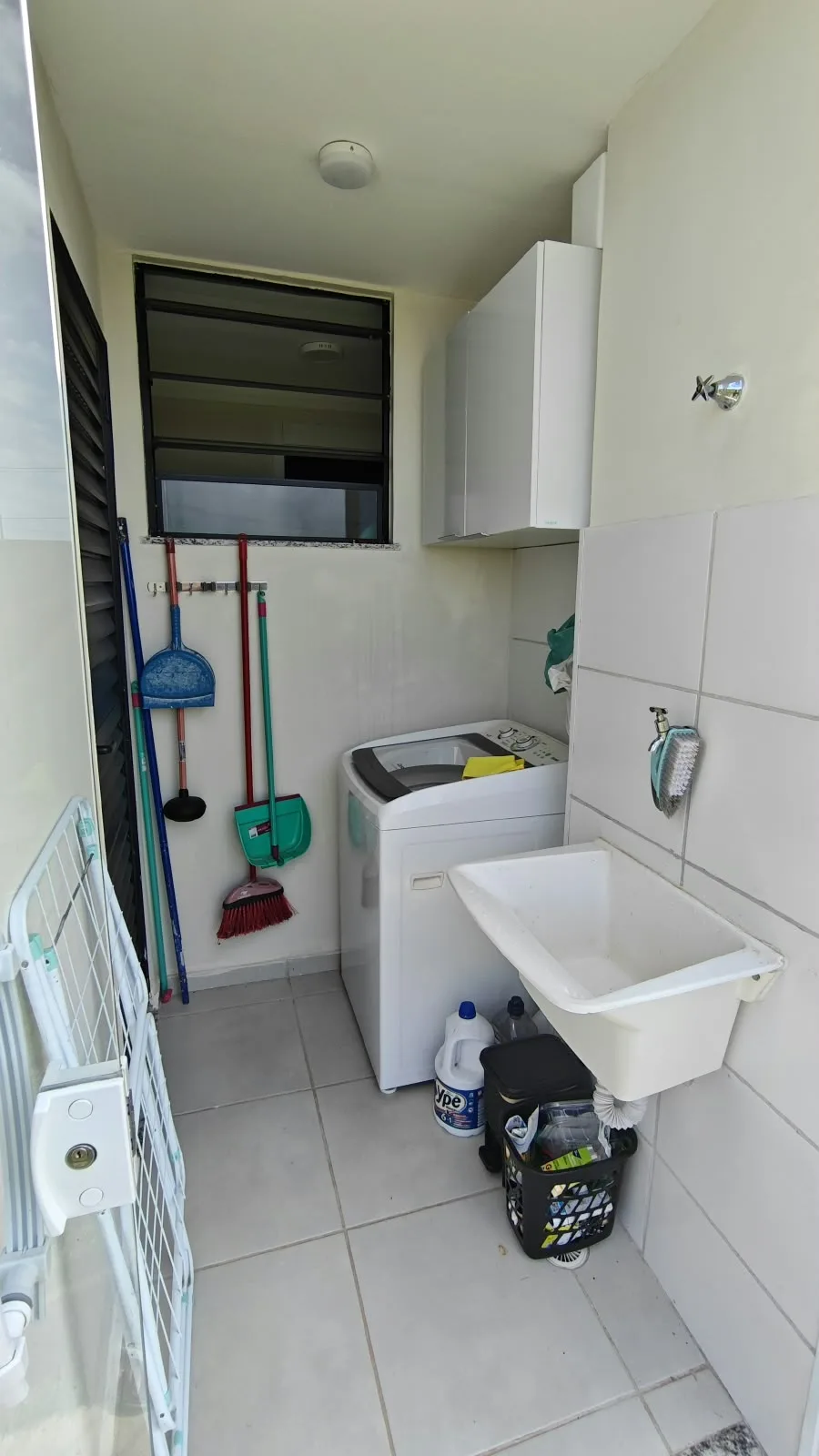 CASA MOBILIADA EM CONDOMÍNIO FECHADO