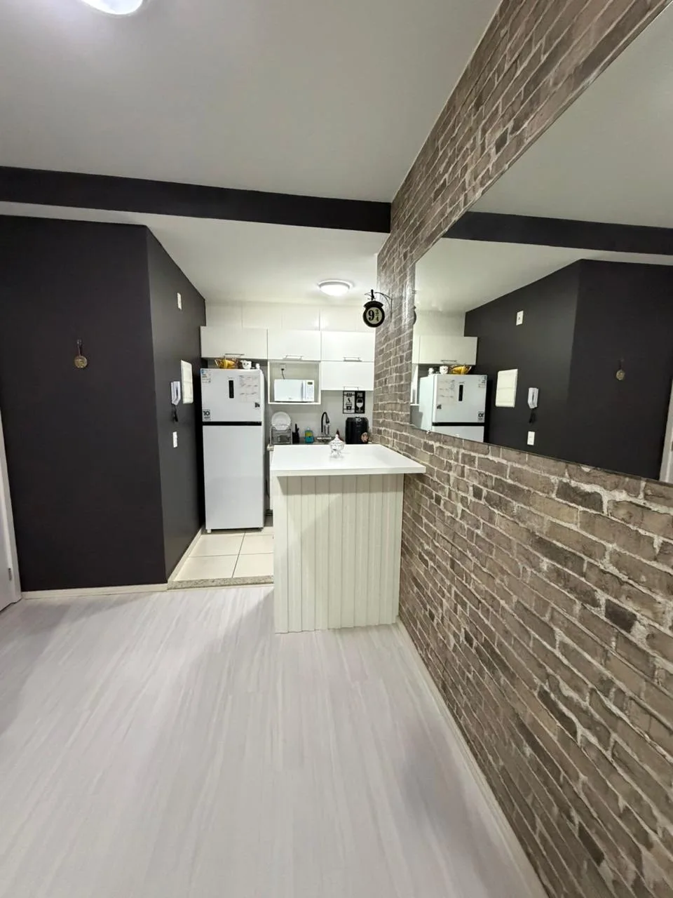 APARTAMENTO SEMI-MOBILIADO DE FRENTE AO SESI