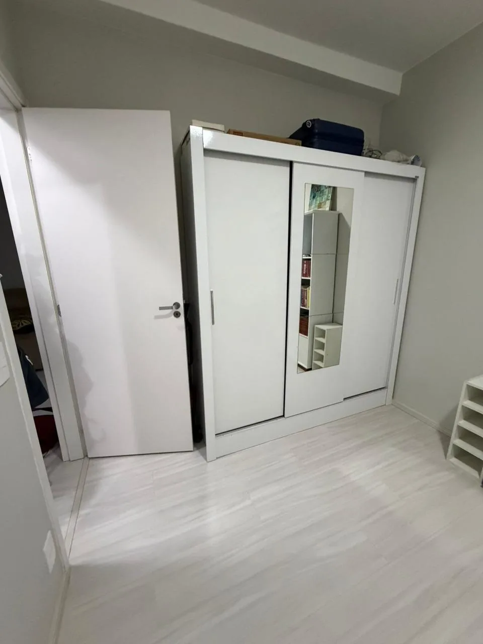 APARTAMENTO SEMI-MOBILIADO DE FRENTE AO SESI
